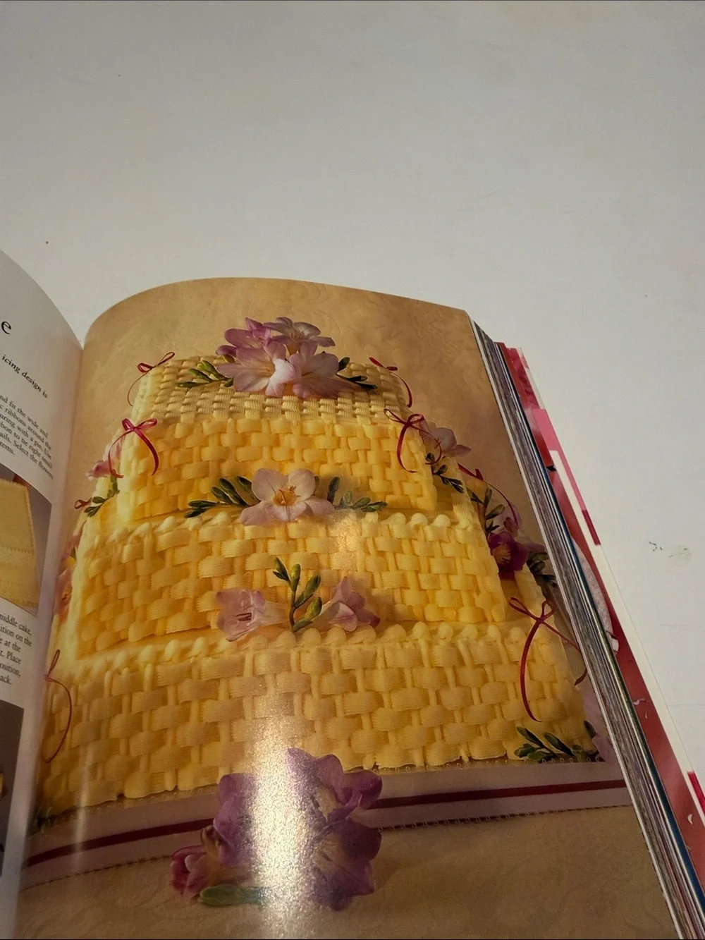 Cakes & Cake Decorating, Step by Step